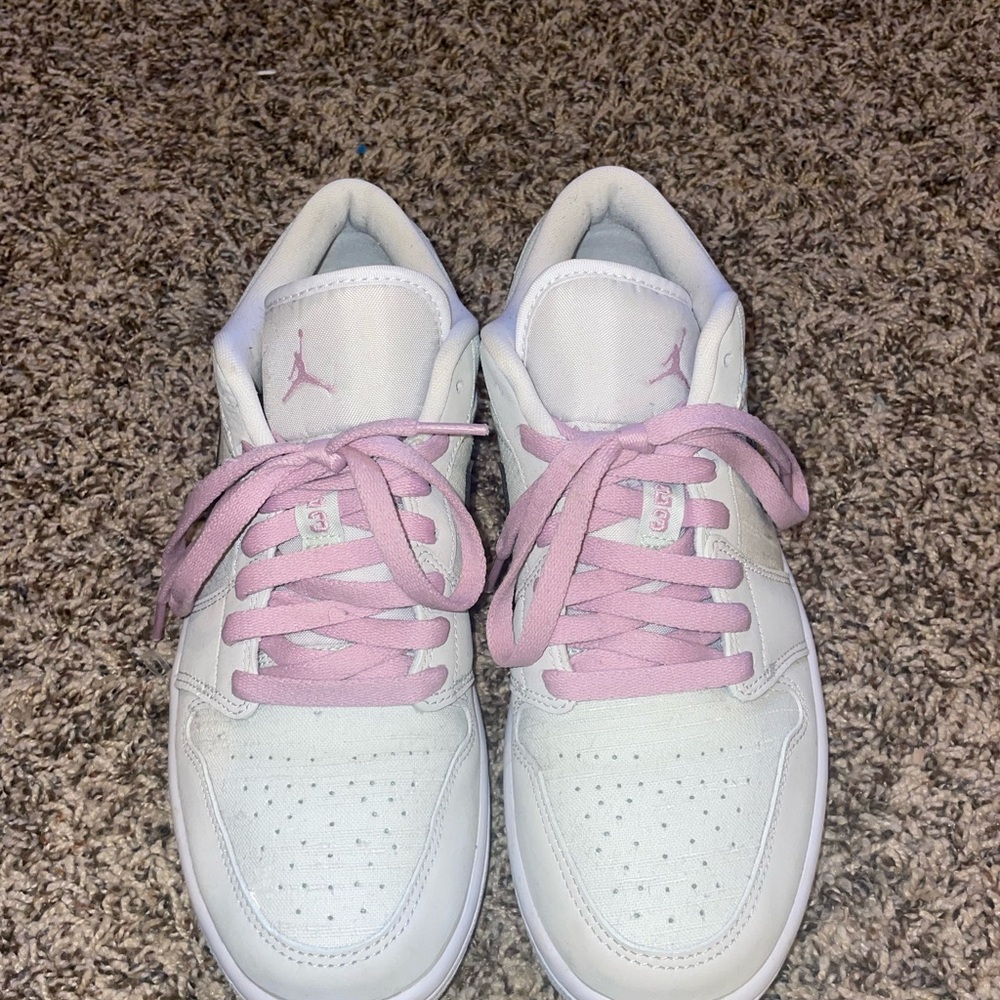 Women’s Air Jordan 1 Low SE ‘Barely Green’ - Picture 5 of 9